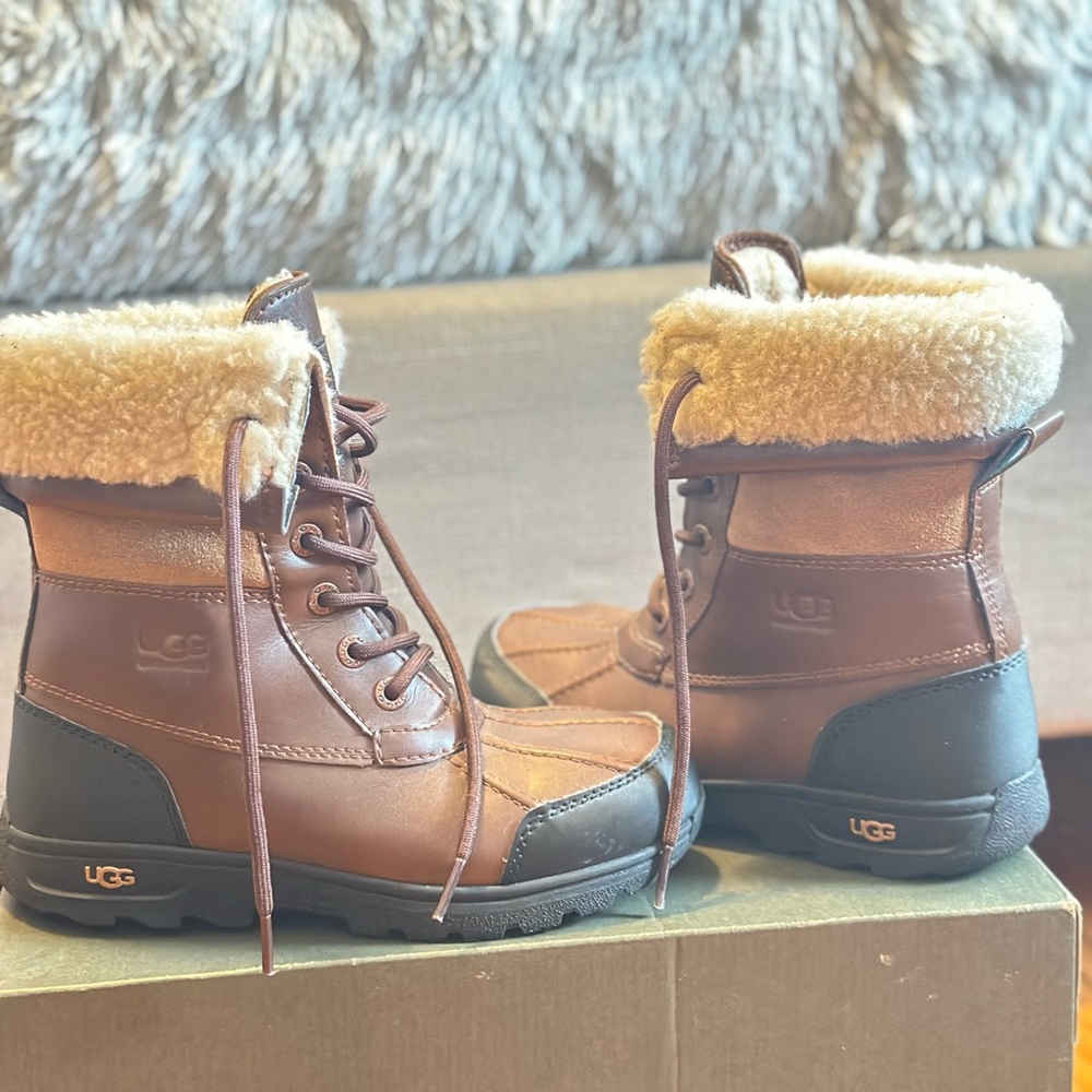 UGG- Butte II CWR, Color: Worchester